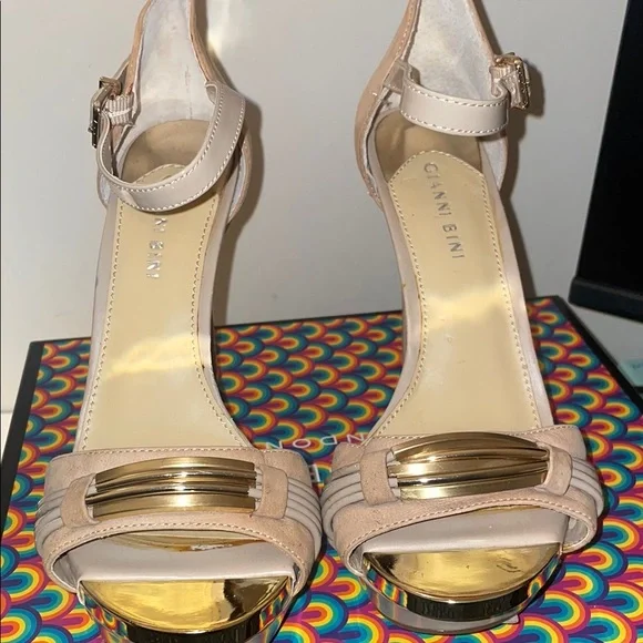 Gianni Bini Women's Tan Heels - Picture 6 of 8